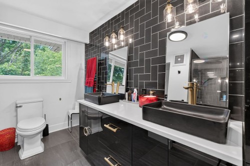 Bathroom - 181 Rue Principale, Brownsburg-Chatham, QC - Indoor Photo Showing Bathroom