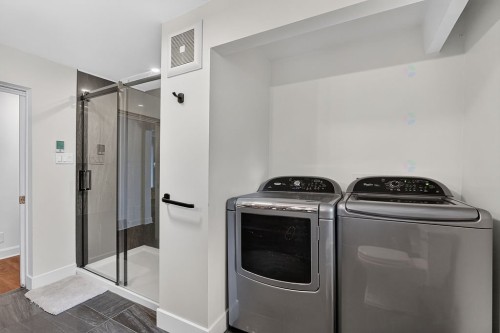 Bathroom - 181 Rue Principale, Brownsburg-Chatham, QC - Indoor Photo Showing Laundry Room