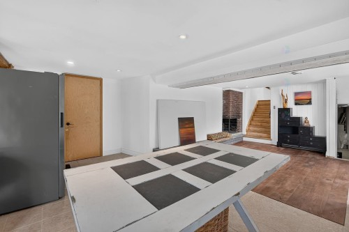 Family Room - 181 Rue Principale, Brownsburg-Chatham, QC - Indoor With Fireplace
