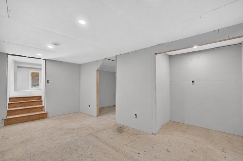 Basement - 181 Rue Principale, Brownsburg-Chatham, QC - Indoor Photo Showing Other Room