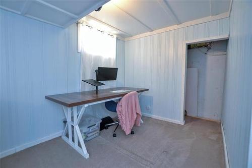 416 Lyle St, Winnipeg, MB - Indoor Photo Showing Office