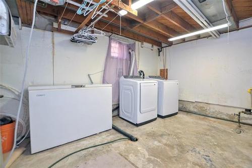 416 Lyle St, Winnipeg, MB - Indoor Photo Showing Laundry Room