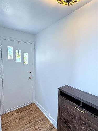 416 Lyle St, Winnipeg, MB - Indoor Photo Showing Other Room