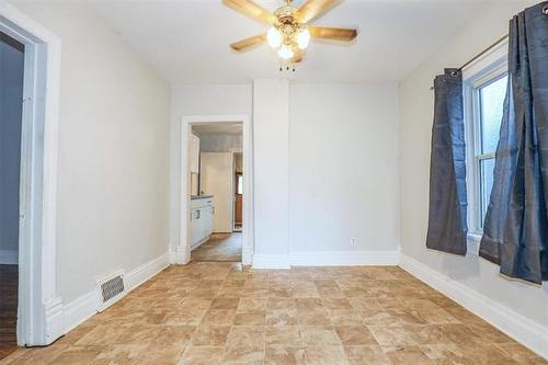 741 Stella Ave, Winnipeg, MB - Indoor Photo Showing Other Room