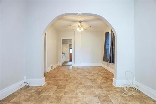 741 Stella Ave, Winnipeg, MB - Indoor Photo Showing Other Room