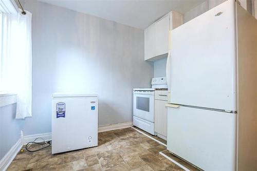 741 Stella Ave, Winnipeg, MB - Indoor Photo Showing Kitchen