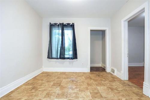 741 Stella Ave, Winnipeg, MB - Indoor Photo Showing Other Room