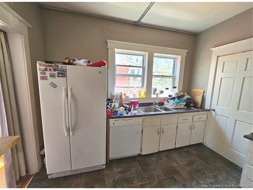 354 Cameron St, Moncton, NB - Indoor Photo Showing Kitchen With Double Sink