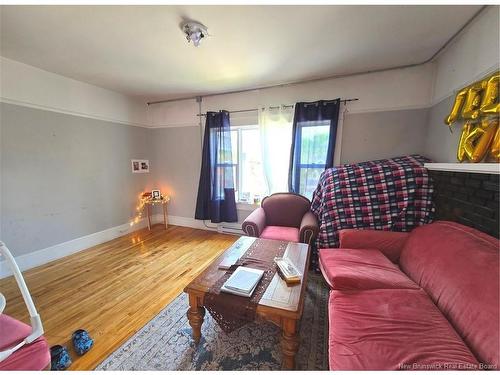 354 Cameron St, Moncton, NB - Indoor Photo Showing Living Room