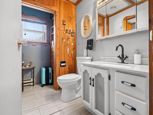 16 Rogers Avenue, Amherst, NS - Indoor Photo Showing Bathroom