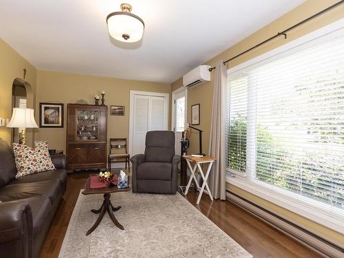 12 Central Avenue, Amherst, NS - Indoor Photo Showing Living Room