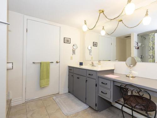 12 Central Avenue, Amherst, NS - Indoor Photo Showing Bathroom