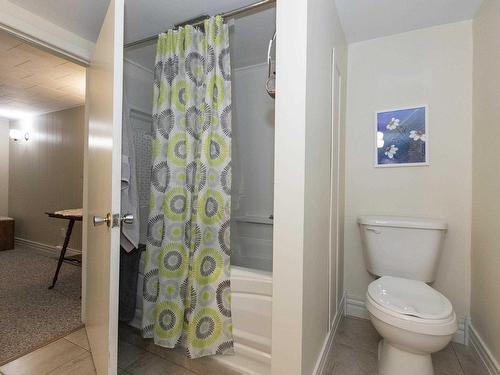 12 Central Avenue, Amherst, NS - Indoor Photo Showing Bathroom