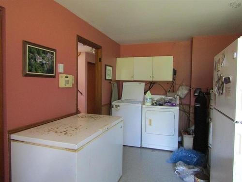 7 Circle Drive, Lake Echo, NS - Indoor Photo Showing Laundry Room