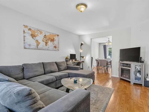 38 Ridgecrest Drive, Bridgewater, NS - Indoor Photo Showing Living Room