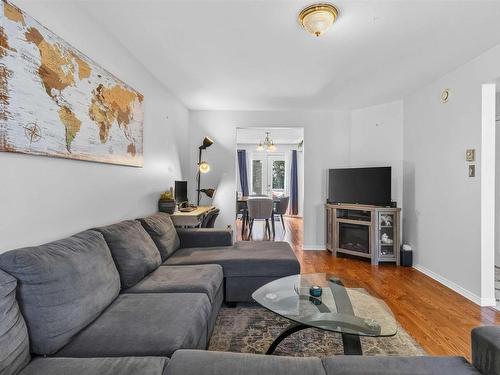 38 Ridgecrest Drive, Bridgewater, NS - Indoor Photo Showing Living Room