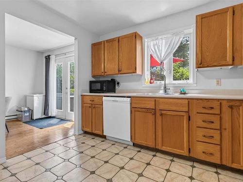 38 Ridgecrest Drive, Bridgewater, NS - Indoor Photo Showing Kitchen