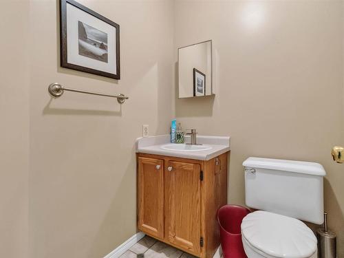 38 Ridgecrest Drive, Bridgewater, NS - Indoor Photo Showing Bathroom