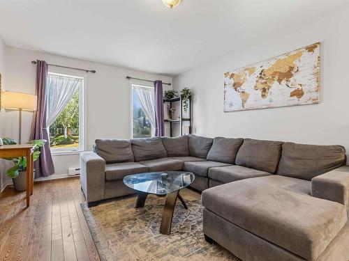 38 Ridgecrest Drive, Bridgewater, NS - Indoor Photo Showing Living Room