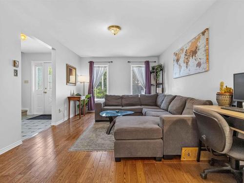 38 Ridgecrest Drive, Bridgewater, NS - Indoor Photo Showing Living Room