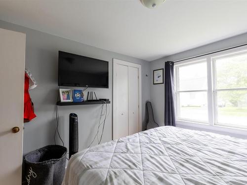 69 King Street, Yarmouth, NS - Indoor Photo Showing Bedroom