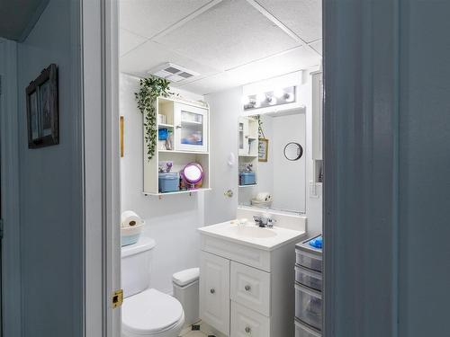 69 King Street, Yarmouth, NS - Indoor Photo Showing Bathroom