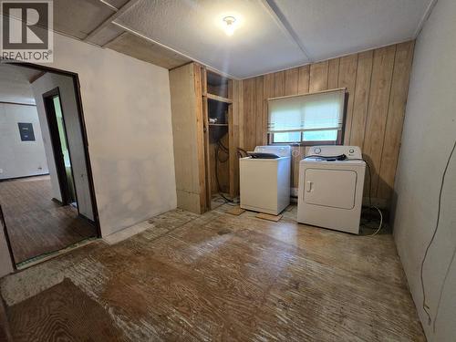 892-894 Barkerville Highway, Quesnel, BC - Indoor Photo Showing Laundry Room
