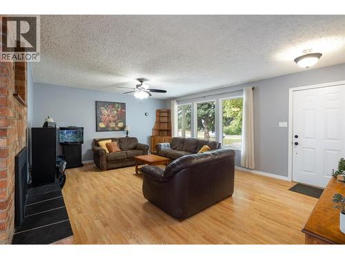 3467 Lockhart Crescent, Armstrong, BC - Indoor Photo Showing Living Room