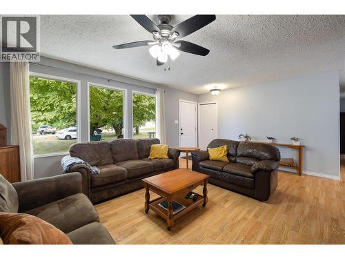 3467 Lockhart Crescent, Armstrong, BC - Indoor Photo Showing Living Room