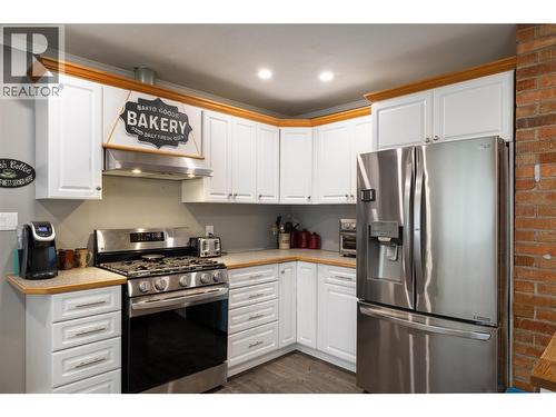 3467 Lockhart Crescent, Armstrong, BC - Indoor Photo Showing Kitchen