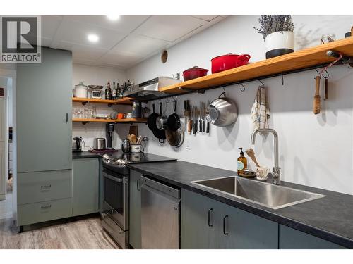 3467 Lockhart Crescent, Armstrong, BC - Indoor Photo Showing Kitchen