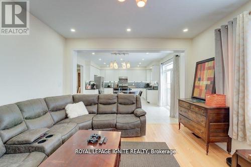 41 Northhill Avenue E, Cavan Monaghan, ON - Indoor Photo Showing Living Room