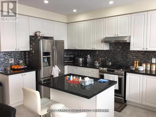 41 Northhill Avenue E, Cavan Monaghan, ON - Indoor Photo Showing Kitchen With Upgraded Kitchen