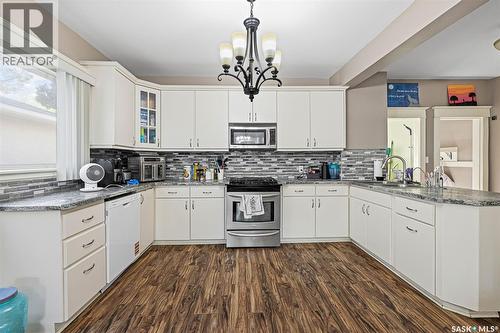1422 Cameron Street, Regina, SK - Indoor Photo Showing Kitchen