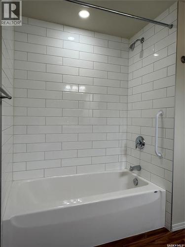 316 680 7Th Avenue E, Melville, SK - Indoor Photo Showing Bathroom