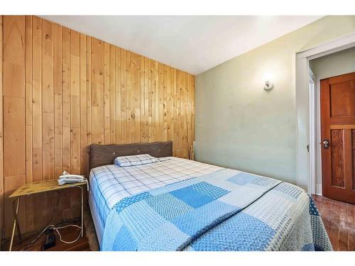 439 Maude Street, Petrolia, ON - Indoor Photo Showing Bedroom