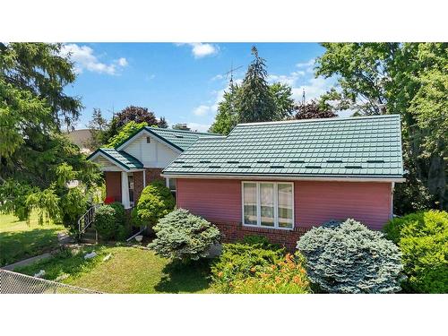 439 Maude Street, Petrolia, ON - Outdoor