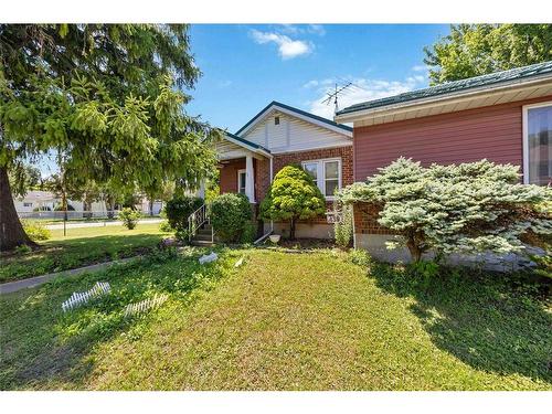 439 Maude Street, Petrolia, ON - Outdoor