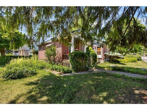 439 Maude Street, Petrolia, ON - Outdoor
