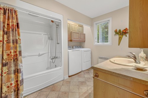 Salle de bains - 230 Av. Jean-Joseph E., Saint-Raymond, QC - Indoor Photo Showing Laundry Room