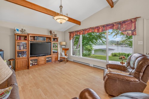 Salon - 230 Av. Jean-Joseph E., Saint-Raymond, QC - Indoor Photo Showing Living Room