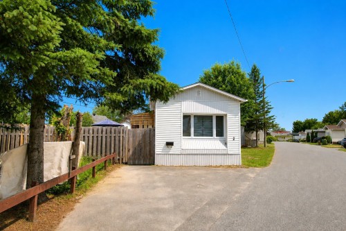Front of Structure - 2 Rue Du Parc-Benny, Val-D'Or, QC - Outdoor