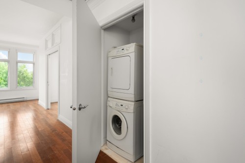 Salle de lavage - 303-205 Av. Victoria, Westmount, QC - Indoor Photo Showing Laundry Room