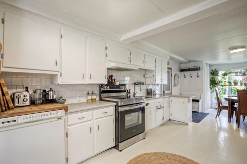 Cuisine - 385 Rue St-Pierre, Saint-Constant, QC - Indoor Photo Showing Kitchen