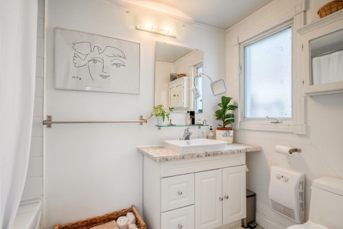 Salle de bains - 385 Rue St-Pierre, Saint-Constant, QC - Indoor Photo Showing Bathroom