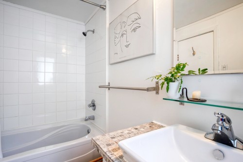 Salle de bains - 385 Rue St-Pierre, Saint-Constant, QC - Indoor Photo Showing Bathroom