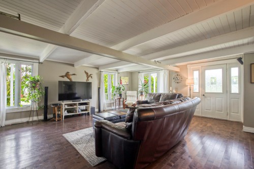 Salon - 385 Rue St-Pierre, Saint-Constant, QC - Indoor Photo Showing Living Room