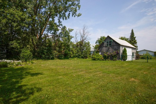 Grange - 385 Rue St-Pierre, Saint-Constant, QC - Outdoor