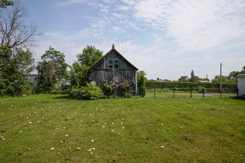 Grange - 385 Rue St-Pierre, Saint-Constant, QC - Outdoor
