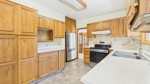600 Knighton Road, Kimberley, BC - Indoor Photo Showing Kitchen With Double Sink